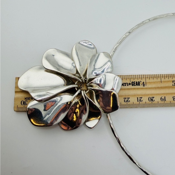 Robert Lee Morris Soho Flower Pendant Statement Collar Necklace - Picture 8 of 10